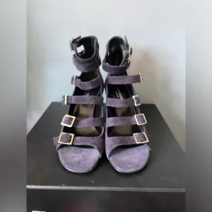 BNIB Saint Laurent 461711 Deep Marine Suede Gladiator, 38