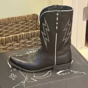 BNWT Free People x Mexicana Lightning Strikes Cowboy Boots fits size 9.5, 10