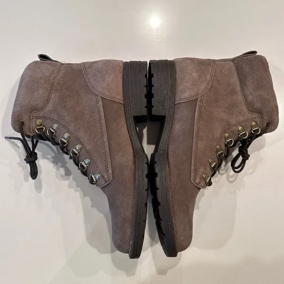 Born Codi Lace Up Brown Suede Boots Size 9.5‎