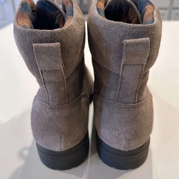 Born Codi Lace Up Brown Suede Boots Size 9.5‎