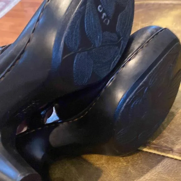 Born women’s size 9 black clog style leather heeled shoes