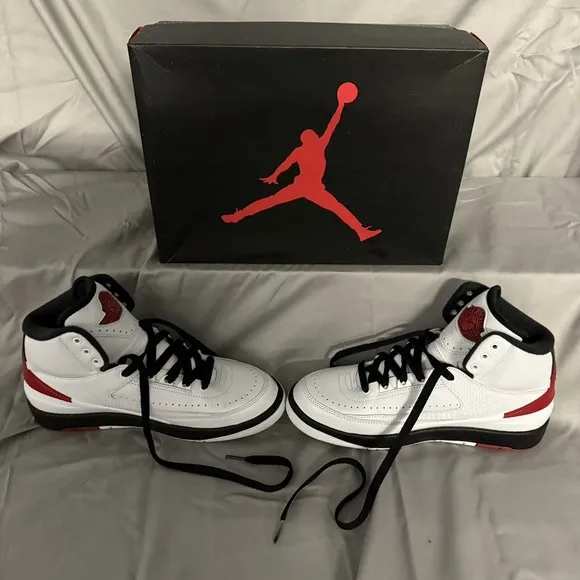 Boys 7‎ Nike Air Jordan 2 Retro OG Chicago White Varsity Red Black