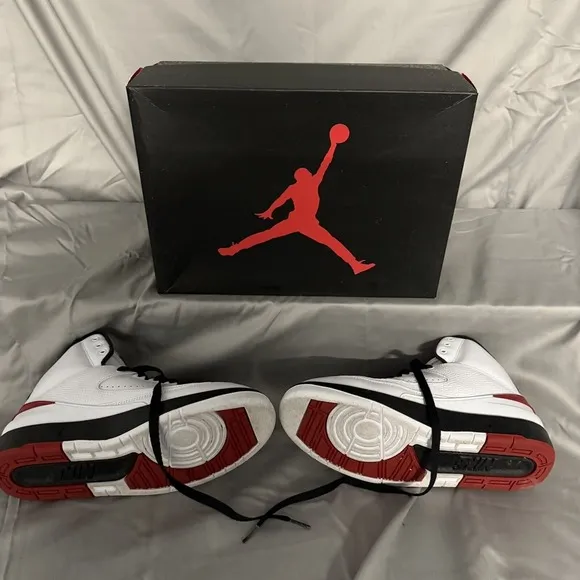 Boys 7‎ Nike Air Jordan 2 Retro OG Chicago White Varsity Red Black