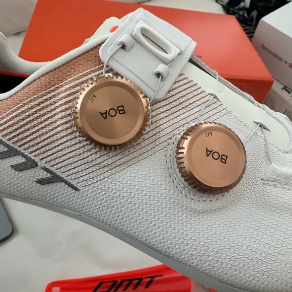 BRAND NEW 2025 DMT KRO EVO Cycling Shoes US 9 EU 42 UK 8 White   Copper