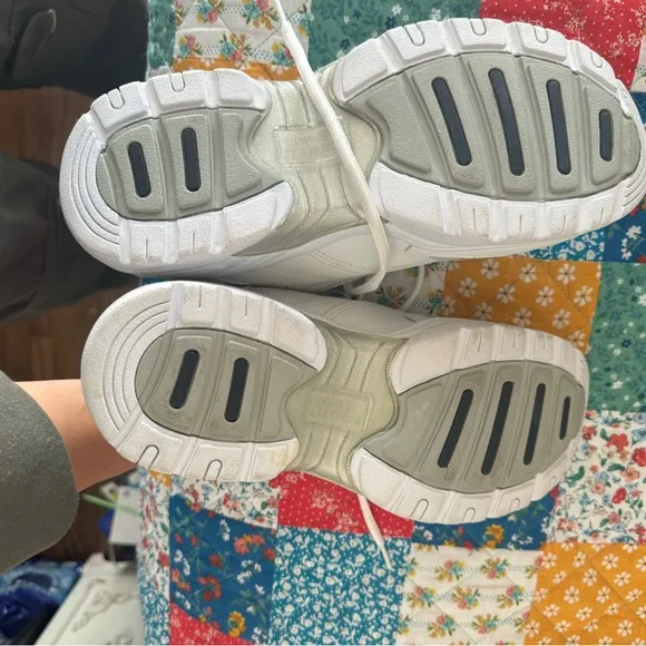 brand new court classic tennis shoes size 10