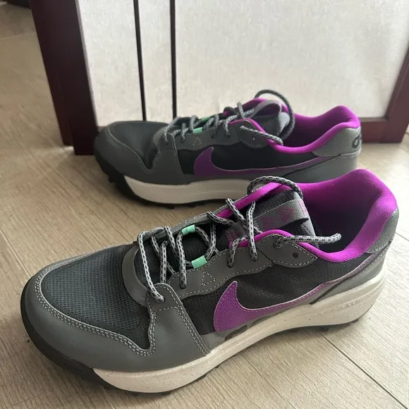 BRAND NEW Men’s Nike ACG Lowcate Hiking Shoes