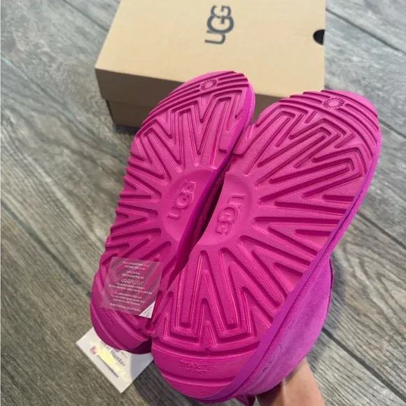 Brand New UGG Big Kids Neumel II Chukka Boots