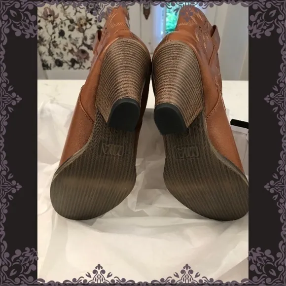 BRAND NEW WOO HOO BOOTS!!