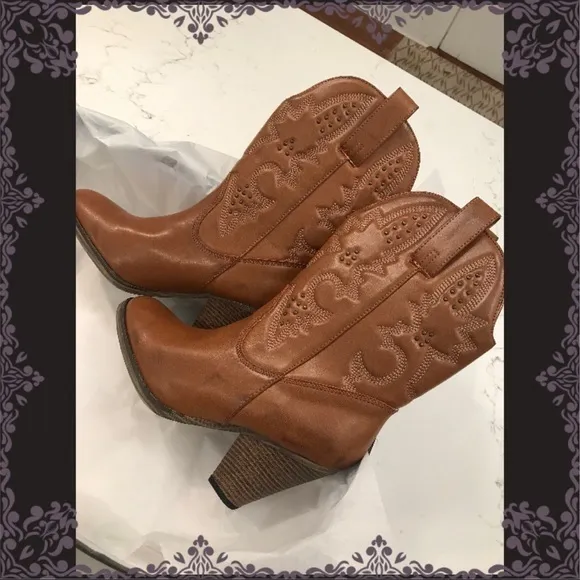 BRAND NEW WOO HOO BOOTS!!