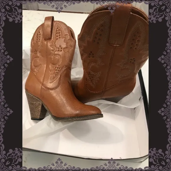 BRAND NEW WOO HOO BOOTS!!