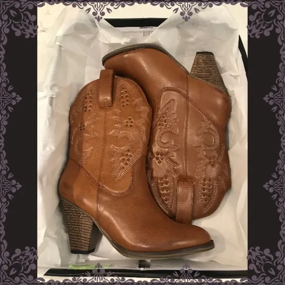 BRAND NEW WOO HOO BOOTS!!