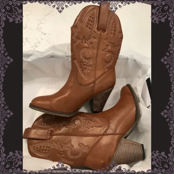 BRAND NEW WOO HOO BOOTS!!