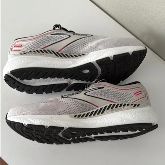 Brooks Ariel GTS 23 Running Shoes - Gray and Black