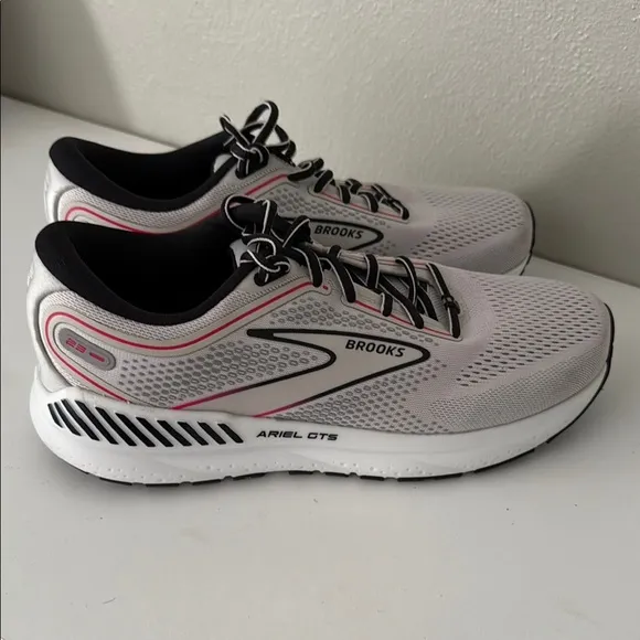 Brooks Ariel GTS 23 Running Shoes - Gray and Black