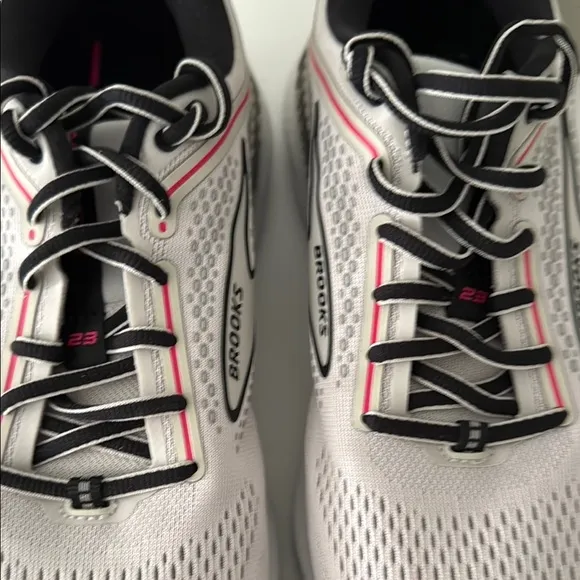 Brooks Ariel GTS 23 Running Shoes - Gray and Black