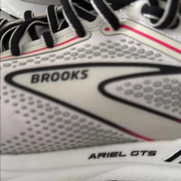 Brooks Ariel GTS 23 Running Shoes - Gray and Black