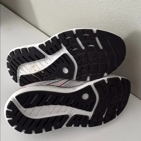 Brooks Ariel GTS 23 Running Shoes - Gray and Black