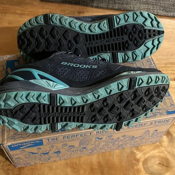 Brooks Cascadia 9 Trail shoes size 7