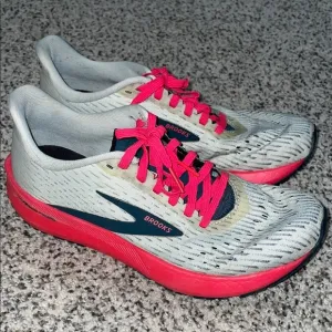 Brooks Hyperion Temp