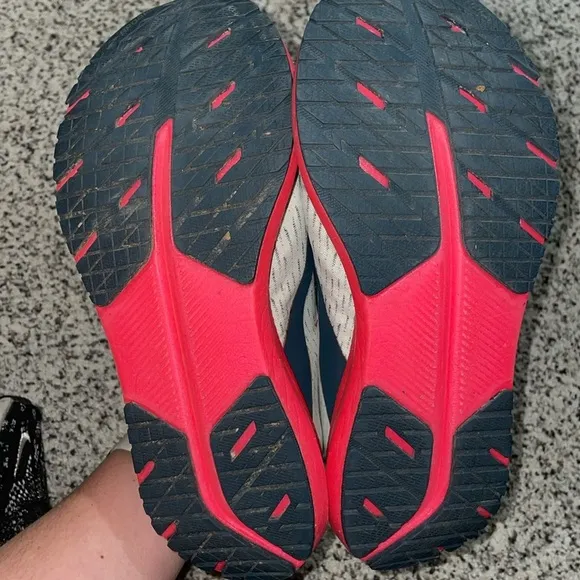 Brooks Hyperion Temp