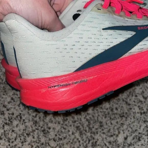 Brooks Hyperion Temp