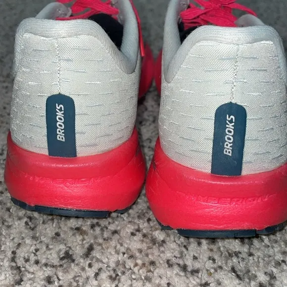 Brooks Hyperion Temp