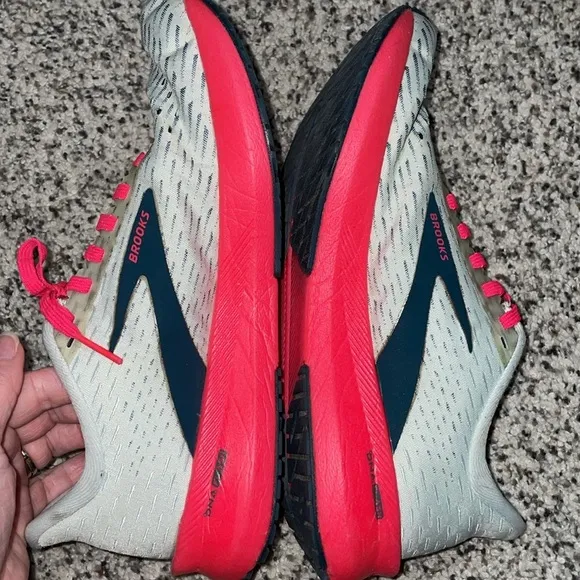 Brooks Hyperion Temp