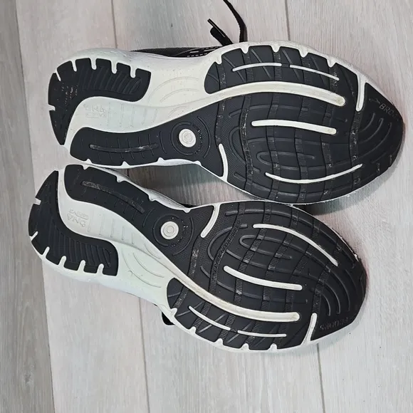 Brooks Women Glycerin Black &amp; White Running Shoes Athletic Sneakers Sz 9.5
