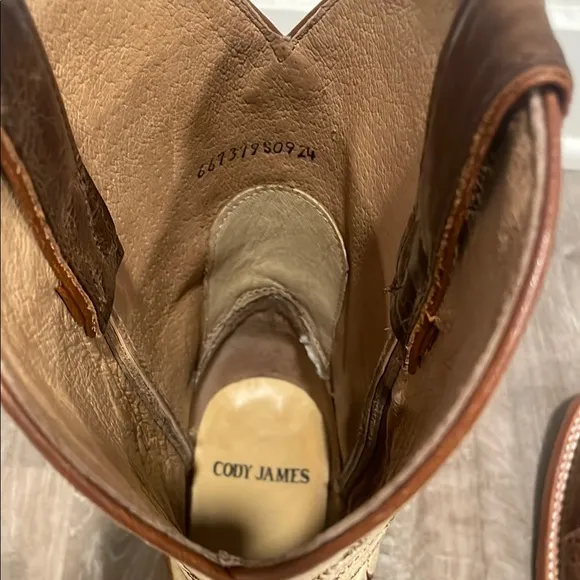 Brown and Cream Cowboy Western Boots with Decorative Stitching