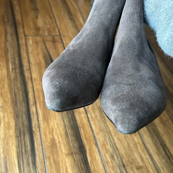 Brunello Cucinelli Suede Chelsea Khaki Ankle Boots with Kitten Heel Size 35