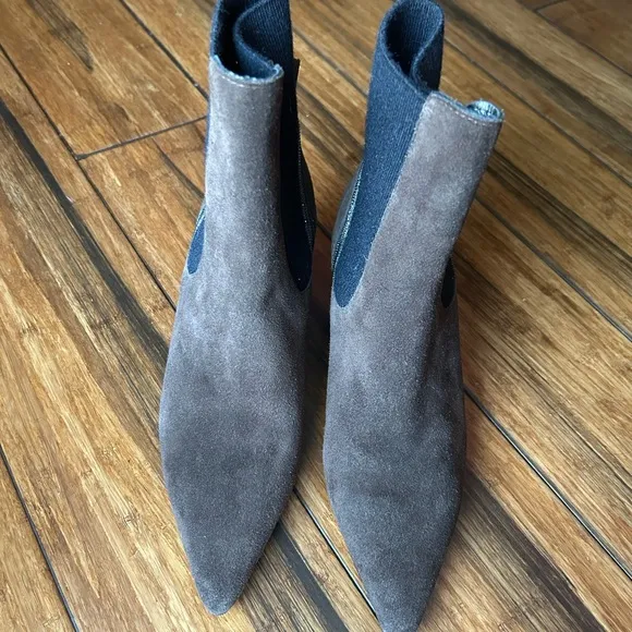 Brunello Cucinelli Suede Chelsea Khaki Ankle Boots with Kitten Heel Size 35