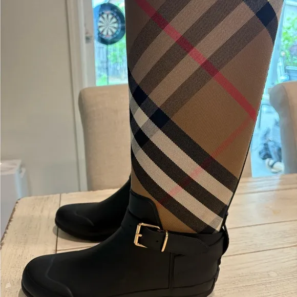 Burberry Black and Tan Winter Boots