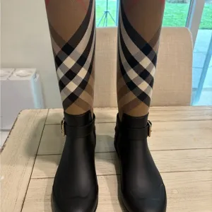 Burberry Black and Tan Winter Boots