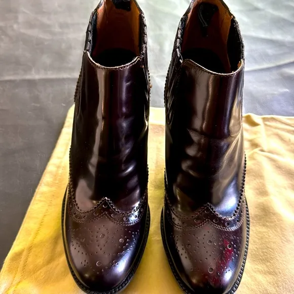 Burberry Burgundy Leather Ankle Boots with Polished FinishBrand new