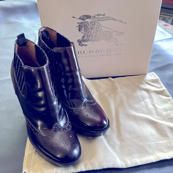 Burberry Burgundy Leather Ankle Boots with Polished FinishBrand new