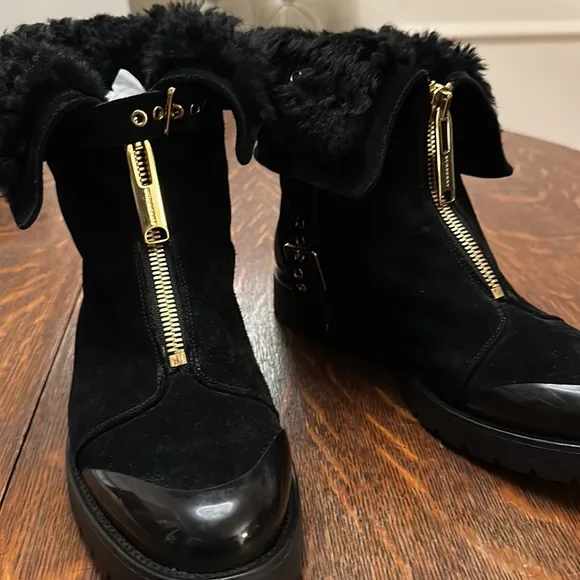 Burberry shearling lined boots