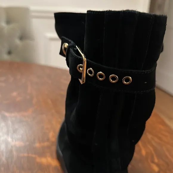 Burberry shearling lined boots