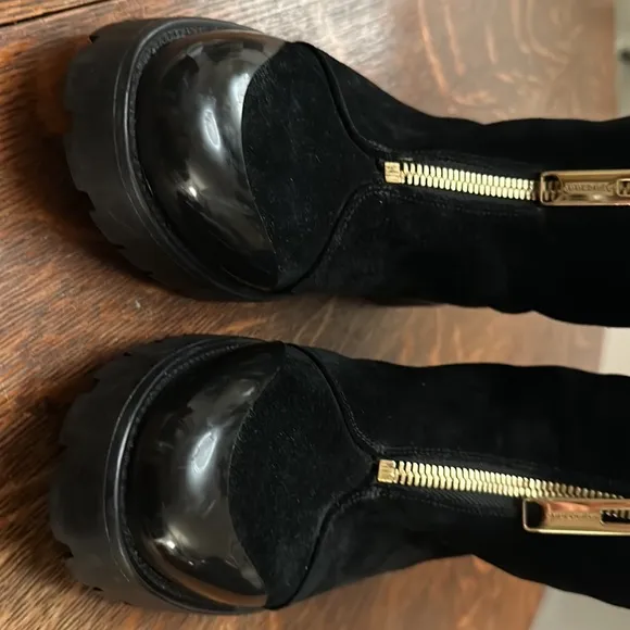 Burberry shearling lined boots