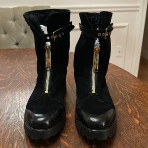 Burberry shearling lined boots