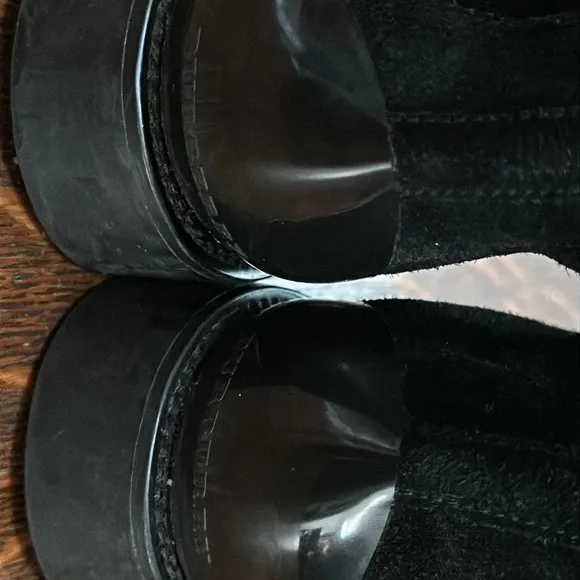 Burberry shearling lined boots
