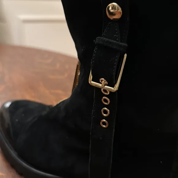 Burberry shearling lined boots