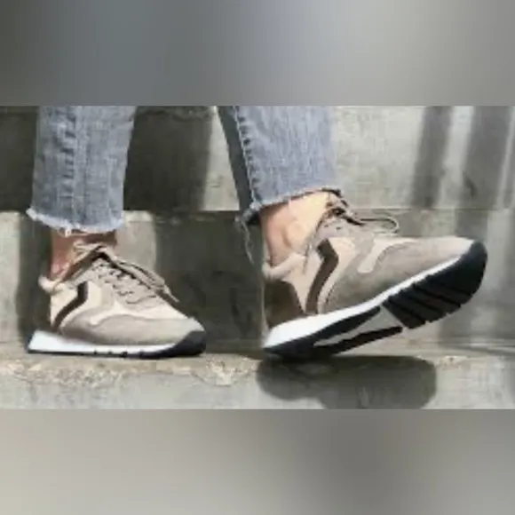 Caslon Retro Low Top Lace Up Leather Upper Metallic Accent Womens Sneakers 8M