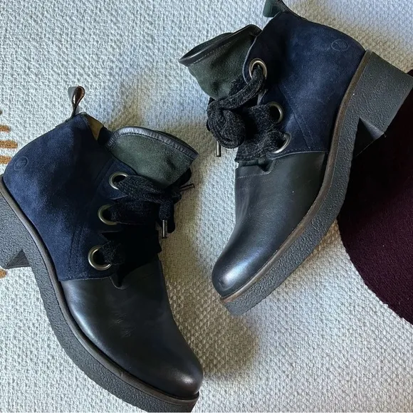 Casta larga ankle boots size 38 blue black