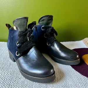 Casta larga ankle boots size 38 blue black