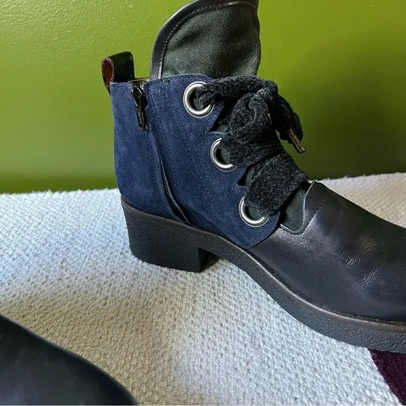 Casta larga ankle boots size 38 blue black