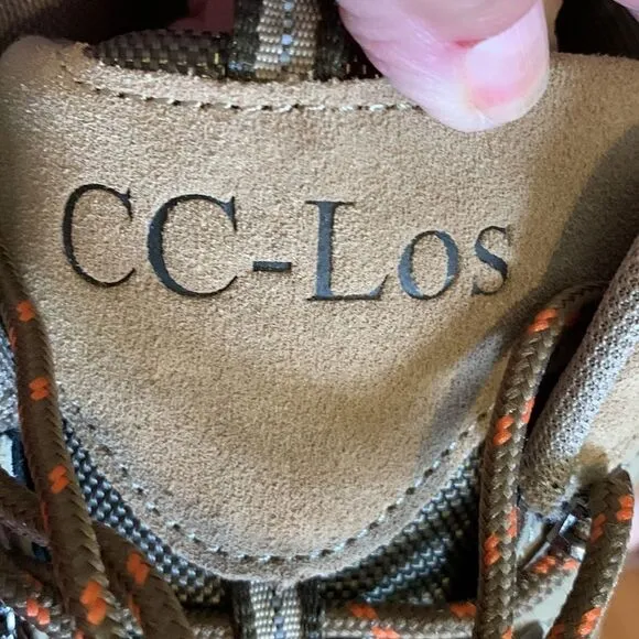 CC-Los Men’s hiking brown and tan waterproof shoes..  NWT