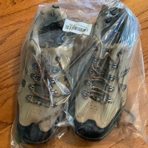 CC-Los Men’s hiking brown and tan waterproof shoes..  NWT