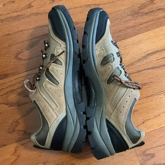 CC-Los Men’s hiking brown and tan waterproof shoes..  NWT