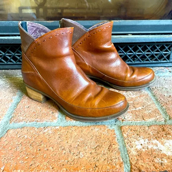 Chaco Cataluna Mid Bootie Boot Brown Leather zip up Size 8 EU 39