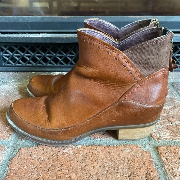 Chaco Cataluna Mid Bootie Boot Brown Leather zip up Size 8 EU 39